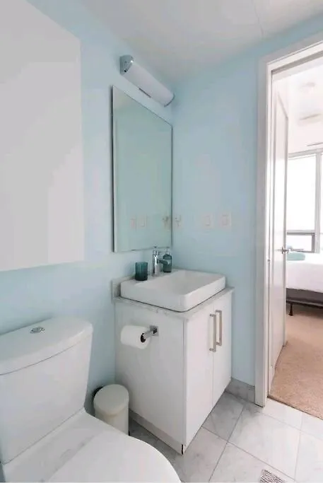 تورونتو Modern One Room, Cn Tower View, Free Parking شقة