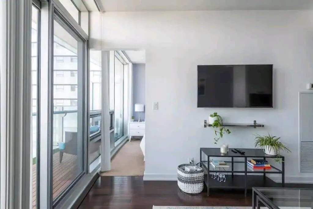 تورونتو Modern One Room, Cn Tower View, Free Parking شقة